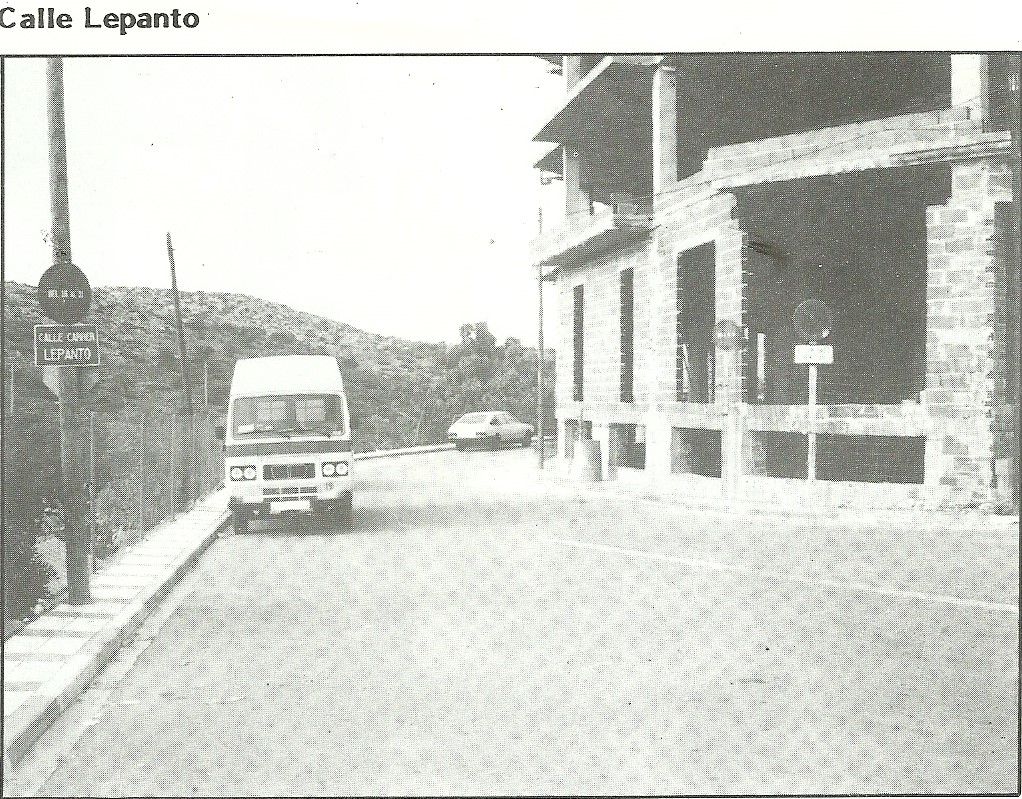 FOTOGRAFIES ANTIGUES...I D'ABANS, DE NO FA MASSA TEMPS (Gata en el record). Carrer Lepanto, inicis dels 80. Nº 1906, série del Cronista de Gata.
