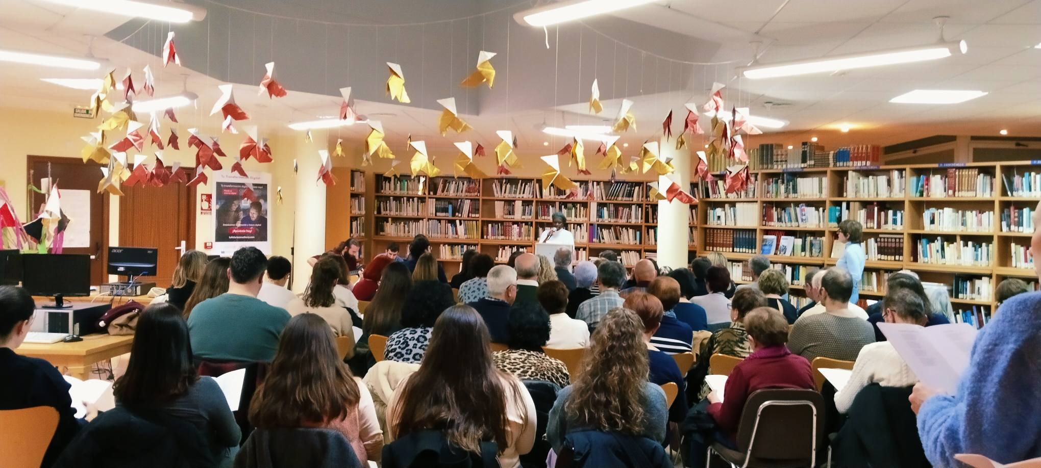 SENTIT HOMENATGE A LA VEÏNA POETESSA DE GATA ANNA MULET PEDRÓS: A la biblioteca "Carme Miquel i Diego" amb recital de poesies d'ella, als cinc anys del seu decés