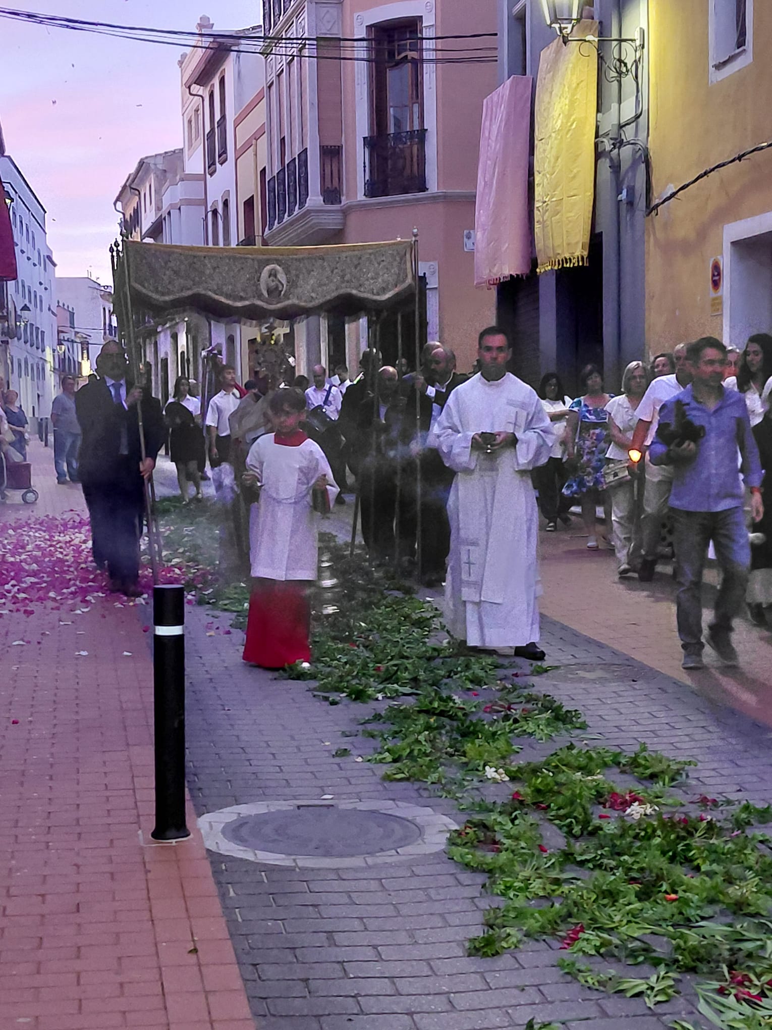CELEBRACIÓ DEL CORPUS A GATA. La novetat, del carrer Signes retorna la processó a la plaça