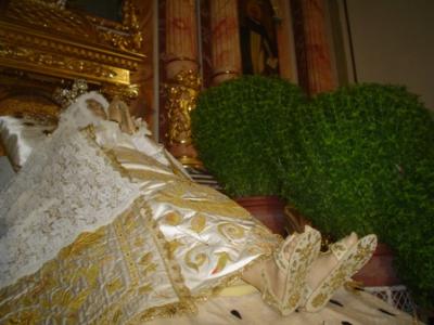 COSTUM RELIGIÓS: ALTAR MAJOR AMB LA MARE DE DÉU DE LES ALFÀBEGUES