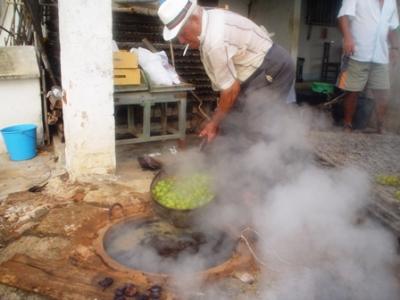 ESTAMPES DE L´ESCALDÀ: Escaldar el raïm amb la caça