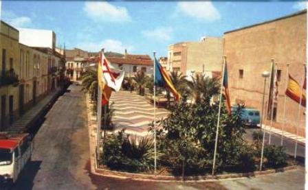 HUI ÉS 18 DE JULIOL. La Plaça Nova va rebre eixe nom des de 1954 a 1989