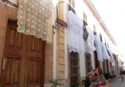 MIRADES URBANES DES DE LA FIRA ( I ): Els cobertors