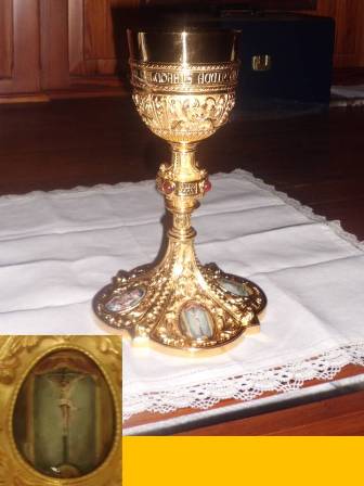 IMATGES CURIOSES: EL SANTÍSSIM CRIST AL CALZE DEL NOU RECTOR JUAN SIVERA