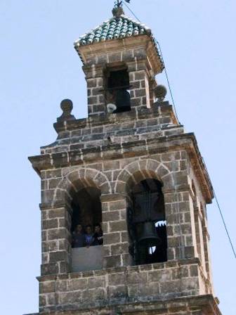 IMATGES CURIOSES: Els músics de la banda dalt del campanar