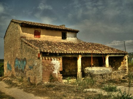 IMATGES CURIOSES: Cases de camp oblidades