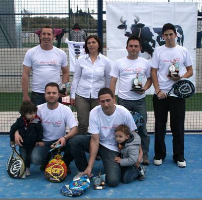 LA REGIDORIA DESPORTS LLIURA ELS TROFEUS DE LA I LLIGA DE PÀDEL DE GATA