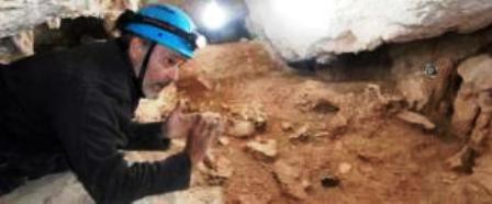 LA PREMSA també parla dexcavacions i troballes a la Cova del Migdia (Xàbia)