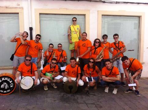 IMATGES DE FESTA: LA COMARCA BULL EN FESTES. Xarangata actua a Xàbia, hui al dia de la Festa dels Fadrins