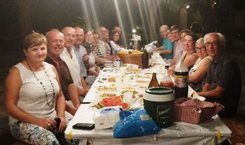 NOU SOPAR DELS VEÏNS DELS JULIANS: estiuejar a les casetes