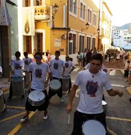 UNA BATUCADA I UNA ÚLTIMA PASSEJADA, CLOENDA DE ART AL VENT XI