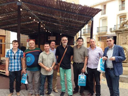 IMATGES DE FESTA: La plana major de Coalició Compromís, presents a la fira
