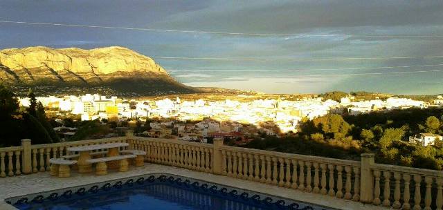 IMATGES CURIOSES: Raigs de sol a l'hivern (Gata i el Montgó)