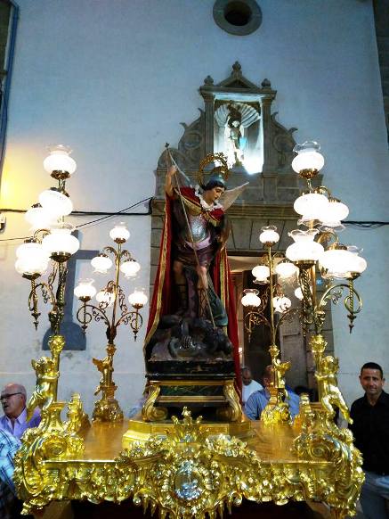 AQUESTA NIT, AMB EL SOPAR DE SANT MIQUEL, COMENCEN LES FESTES AL PATRÓ CAP DALTAR. DEMÀ, LA FESTA MAJOR