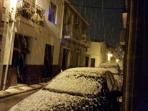DIA PER A LA HISTÒRIA: NEVADA A GATA, 18 GENER 2017. Tots els cotxes i carrers amb una capa de neu