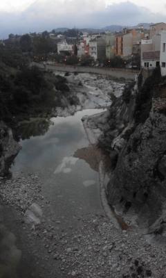 A GATA, L'AIGUA ENCARA S'ESGOLLA PEL RIU. LA TORMENTA VA DEIXAR 140 MM. DE PLUJA. PORTEM RECOLLITS AL 2017, 419 MM.