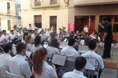 DISSABTE 8, CONCERT DEL DIA DEL SOCI I SOPAR PRE-FESTES SORTEIG CADAFALS (Palcos), ANTIC CAM DE FUTBOL LES SORTS, GATA