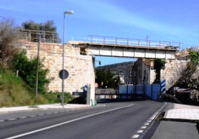 EN LA MATINADA DEL 8 AL 9 DE MARÇ REPARACIÓ DEL PONT DE LA VIA SOBRE LA N-332. Es canviarà la plataforma vella per una nova i sacondicionarà tot el pont. Tall de la carretera de les 23 hores del 8 a les 6 hores del 9. Rutes alternatives