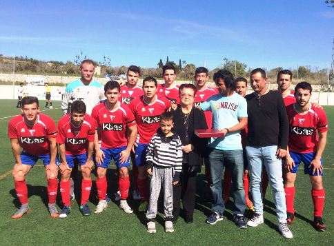EL PRIMER EQUIP DEL GORGOS MANTÉ LA CATEGORIA (1ªregional), EL DIA QUE HOMENATGEN AL DESAPAREGUT EX-PRESIDENT DEL CLUB ANTONIO RIPOLL