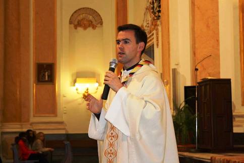 EL RECTOR FILL DE GATA JUAN PONS SALVADOR ENTRA DIUMENGE DIA 9 A LA PARRÒQUIA DE NTRA. SRA. DEL ROSARI (Canyameral-València)