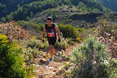 EL CORREDOR ALCOIÀ DAVID RUÍZ GUANYA LA XIII MARATÓ DE MUNTANYA. SEBAS SÁNCHEZ, 1er A LA MITJA MARATÓ DELS 3 TOSSALS. REBECCA MORGAN, 1ª DONA