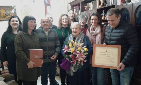 GATA TÉ UNA NOVA CENTENÀRIA, VICENTA SIGNES CASANOVA