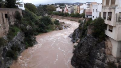 ¡¡ HA VINGUT EL RIU !! BAIXA UNA BONA RIUADA (al poble, 152,6 litres han caigut ja)