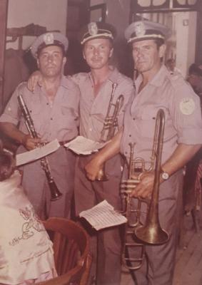 FOTOGRAFIES ANTIGUESI DABANS (Gata en el record, imatge 1.851). TRES MÚSICS EL DIA DE LA FESTA MAJOR DE 1970 ## FOTOGRÀFIES DE LES FESTES*