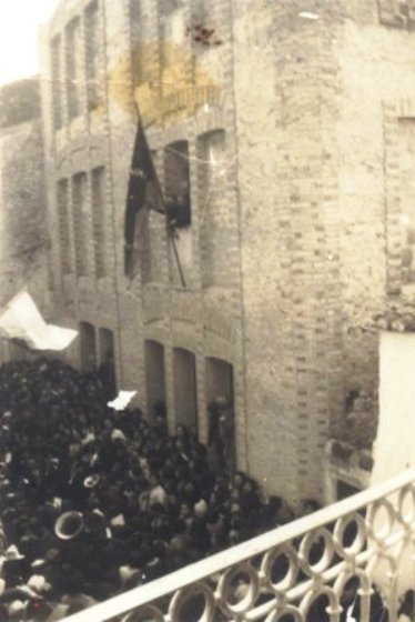 HUI, 14 DABRIL, FA 90 ANYS QUE ES VA PROCLAMAR LA SEGONA REPÚBLICA. GATA TÉ FOTO DEL MOMENT
