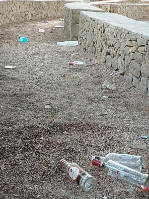 UN MONUMENT DINTERÉS, UN BÉ DE RELLEVÀNCIA LOCAL I UN PARATGE DE GATA NO POT ESTAR CADA CAP DE SETMANA CASTIGAT I AMENATZAT. INCIVISME PER EL BOTELLÓ DALGUNS JOVES AL PARATGE DE LERMITA. ES NECESSITA RESPECTE I PARAR-HO
EDUCANT I EXPLICANT