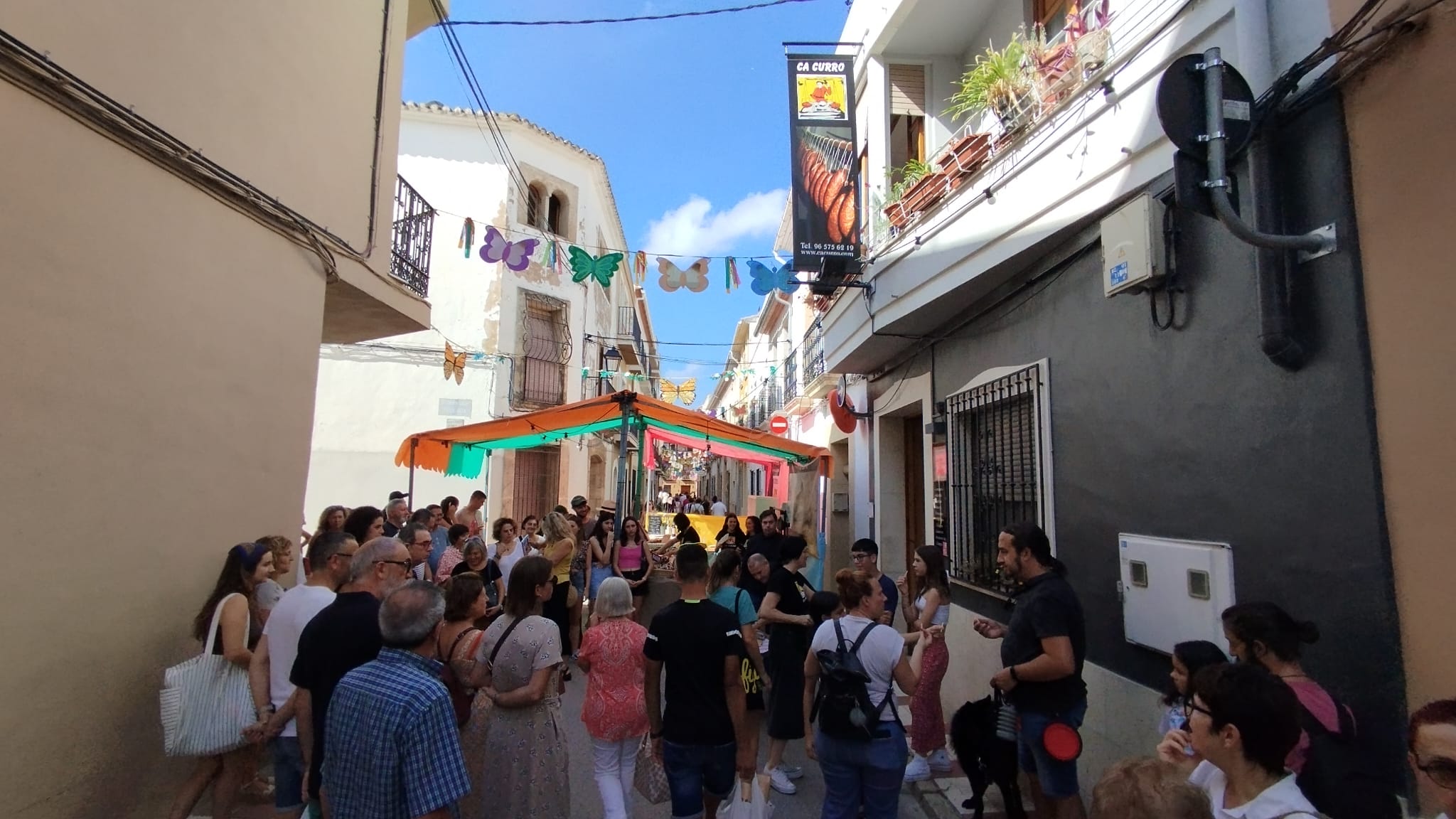 GATA ESTÀ DE FIRA. El comerç del poble i les associacions ixen al carrer a mostrar tot el seu teixit econòmic i
        social a la 18ena edició de l'event