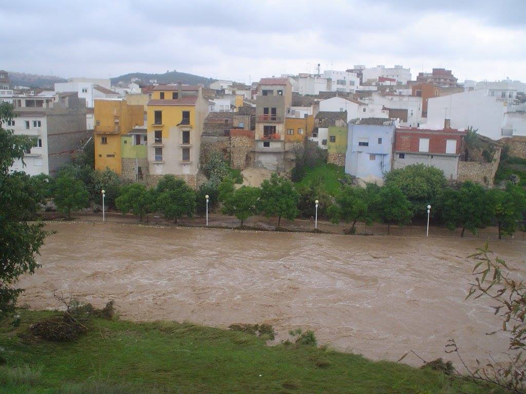 FA 16 ANYS DE LA GRAN RIUADA DEL PILAR A GATA. Es va inundar el parc del Raval. També recordem que fa 66 anys
(dies 2 i 3) va ser la gran tormenta del 57