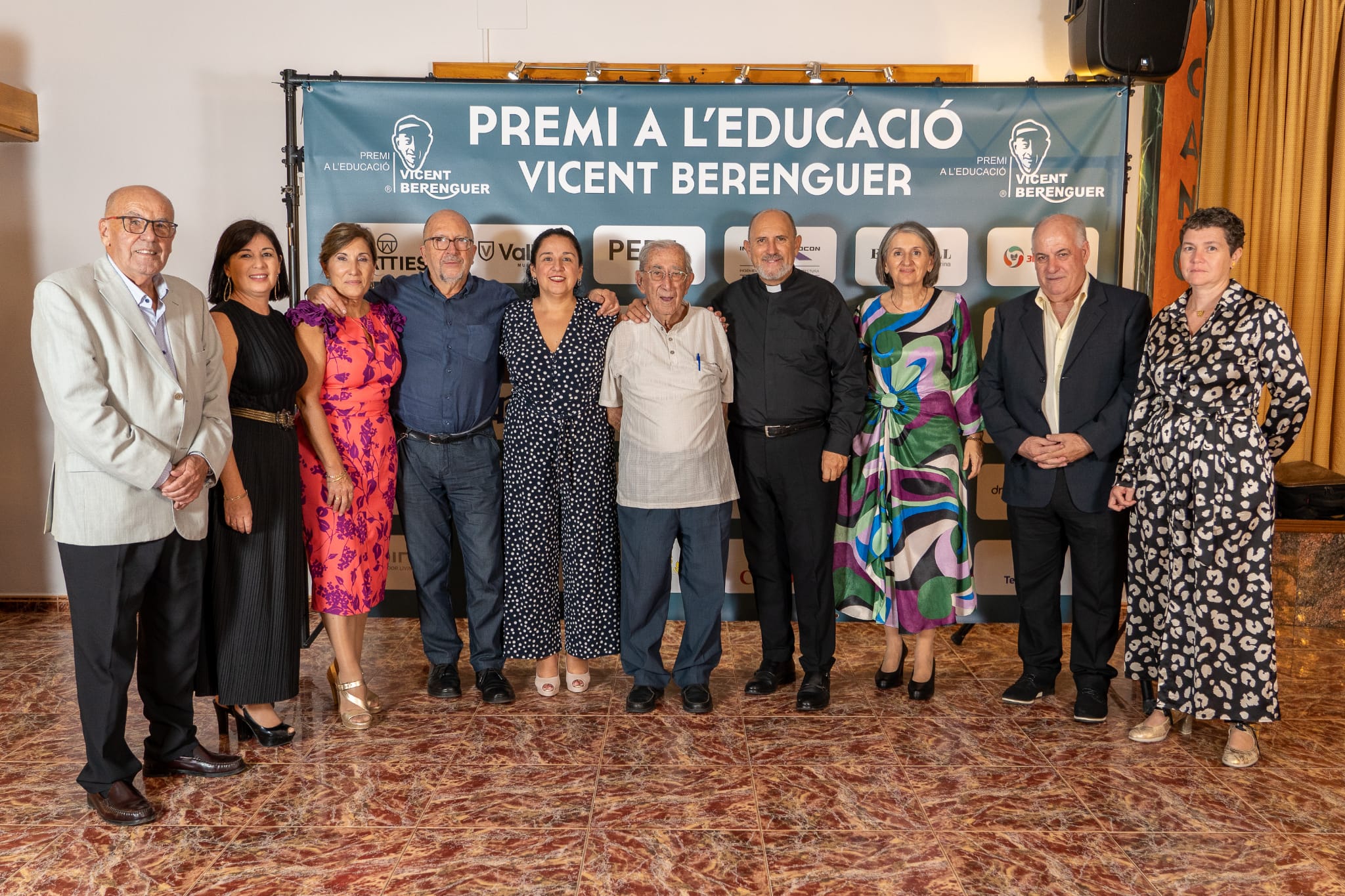 GATA-TEULADA: GRAN ÈXIT AL SOPAR DE PRESENTACIÓ DEL I PREMI VICENTE BERENGUER A L'EDUCACIÓ. Vora 400 persones es fan
presentes a la gala convertint-se en un excepcional homenatge al missioner teuladí