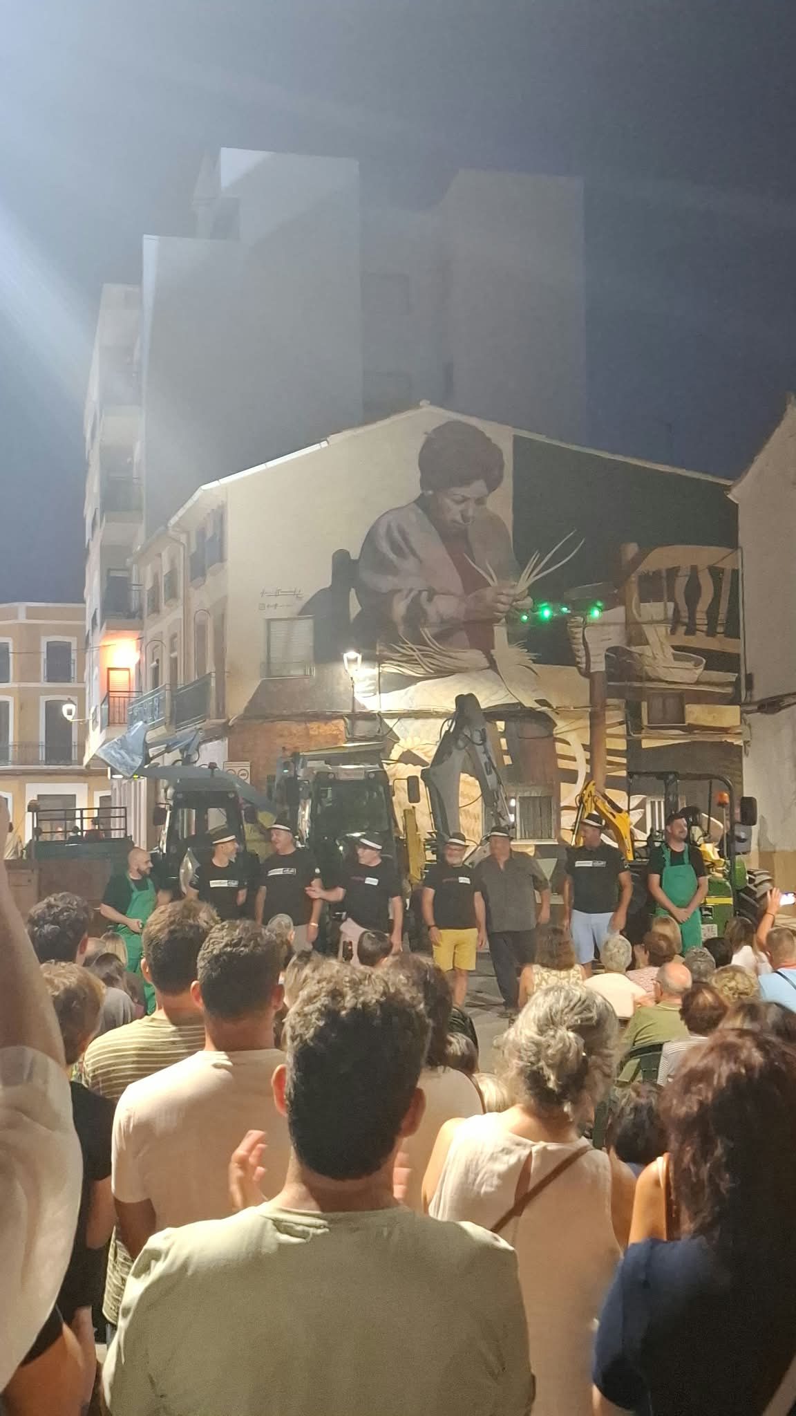 INNOVADOR ESPECTACLE A GATA, UN CONCERT AMB TRACTORS. EMMARCAT DINS LA PROGRAMACIÓ DE GATAMFEST