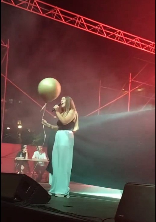 LA JOVE CANTANT GATERA AMELIA ESCRIVÁ GORDILLO, GUANYADORA JUVENIL DEL FESTIVAL INTERGENERACIONAL DE LA CANÇÓ (FIC) DE DÉNIA