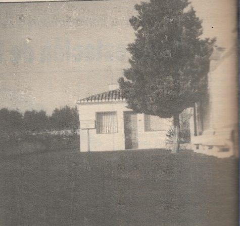 FOTOGRAFIES ANTIGUES (la nº 1892 de la série): ANTIGA CASETA DEL SOTERRADOR AL CEMENTERI MUNICIPAL DE GATA