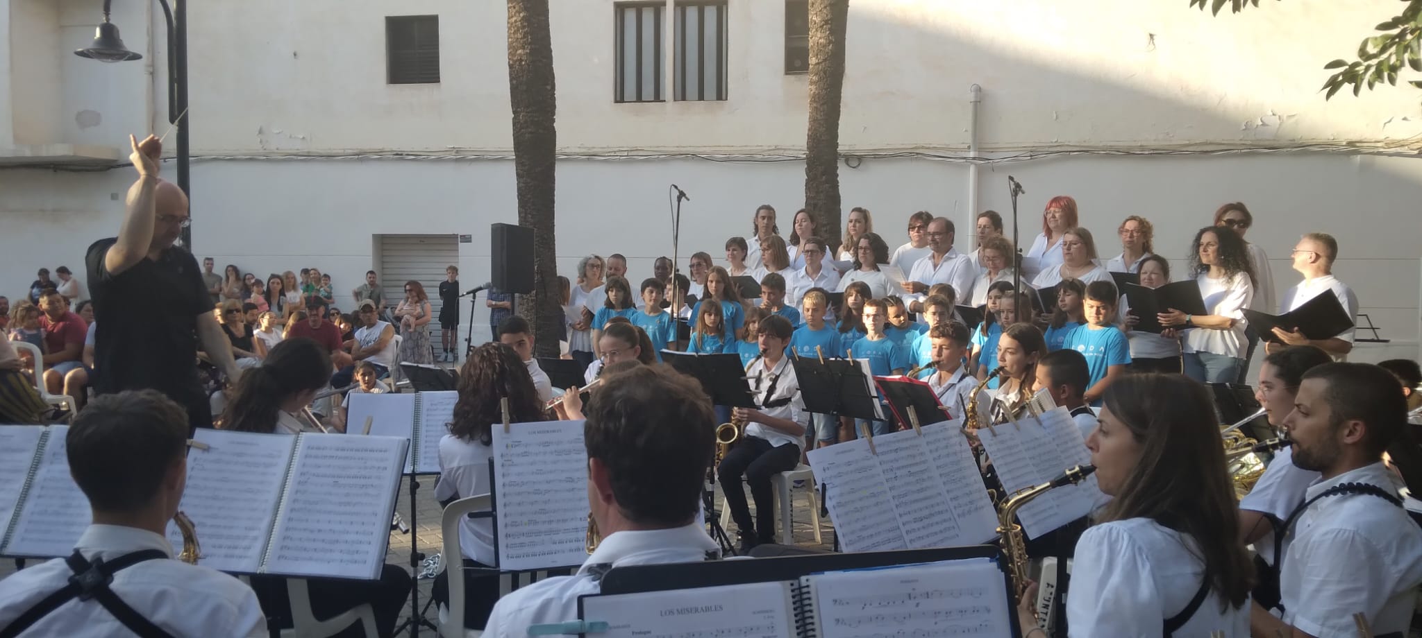 L'ASSOCIACIÓ MUSICAL CODA DE GATA CELEBRA EL SEU 5é ANIVERSARI: ESTRENA BANDERA, RECOLLIDA DE MÚSICS I UN MUSICAL DE CONCERT AMB TOTES LES SECCIONS