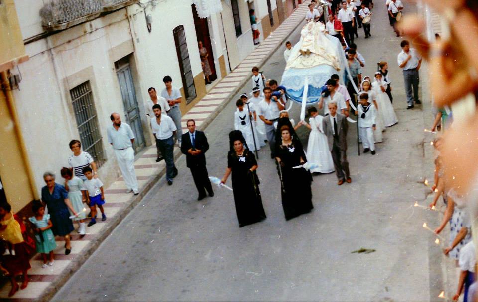RECORDANT LA PROCESSÓ DE LA MARE DE DÉU D'AGOST, 1987 (Foto Albert García) 
