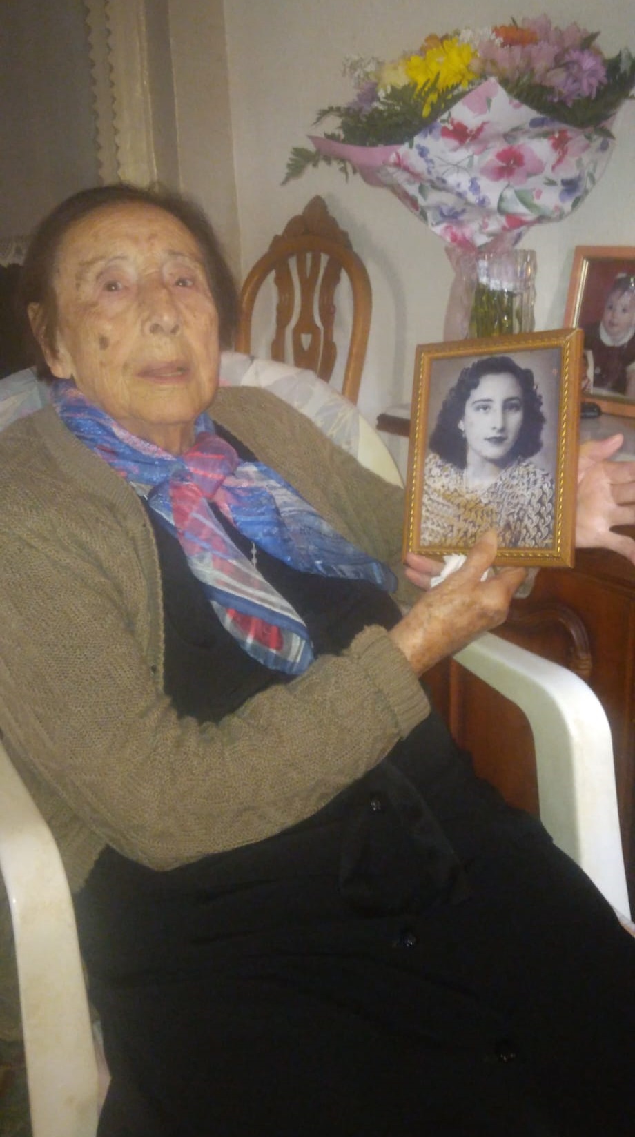 HUI FA 101 ANYS LA CENTENÀRIA VEÏNA DE GATA ROSA GINESTAR GINESTAR. Com és que estic vivint tant d'any?. Memòria i vivències com fa un any