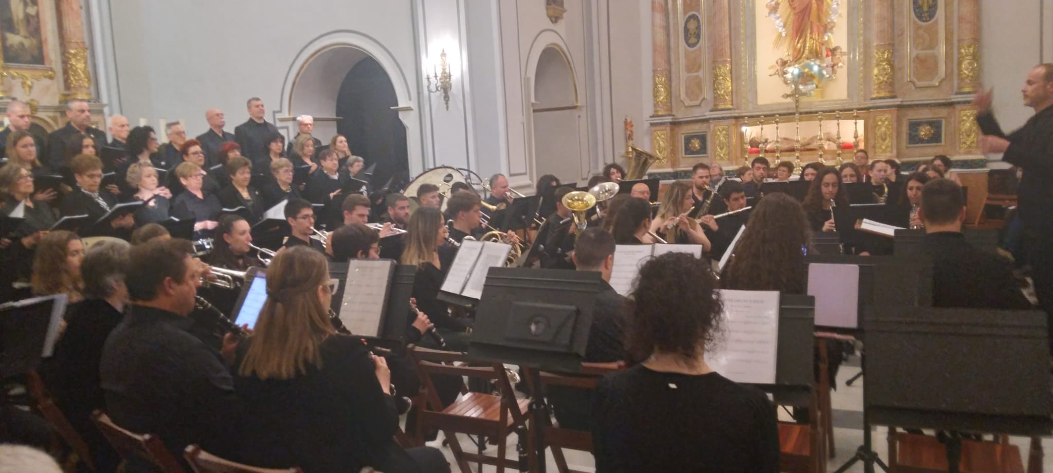 LA UNIÓ MUSICAL I EL COR SERRILLÀS DE GATA EXALTEN L'ENTRADA DE LA SETMANA SANTA AMB L'EXTRAORDINARI CONCERT DE MÚSICA SACRA 
