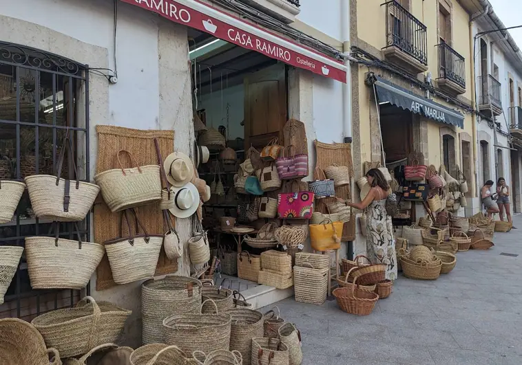L'ARTESANIA I LES GUITARRES DE GATA, ARTICLE DE EMMA PEÑA ROJO, AL DIARI ABC A NIVELL NACIONAL
