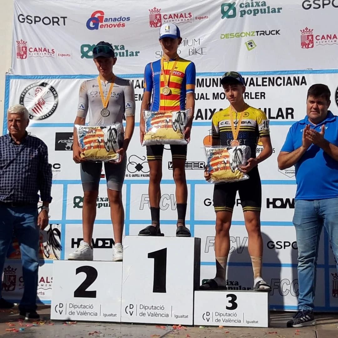 EL CICLISTA JUNIOR GATER MARC MONCHO SIGNES (C.C.XÀBIA) ES PROCLAMA CAMPIÓ AUTONÒMIC DE CICLOCROSS (Fotos: C.C.Xàbia)