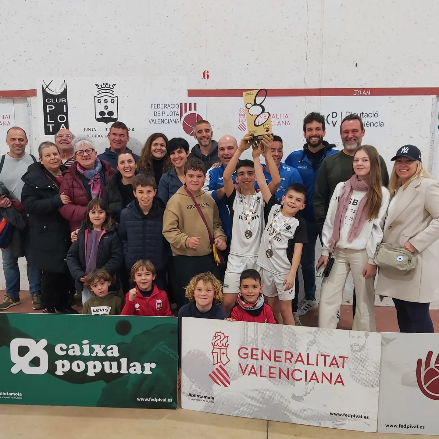 ELS GERMANS GATERS UNAI I AIMAR SALVÁ MULET, CAMPIONS PROVINCIALS ALEVINS A DE PILOTA; UNAI, SUBCAMPIÓ AUTONÒMIC DE RASPALL