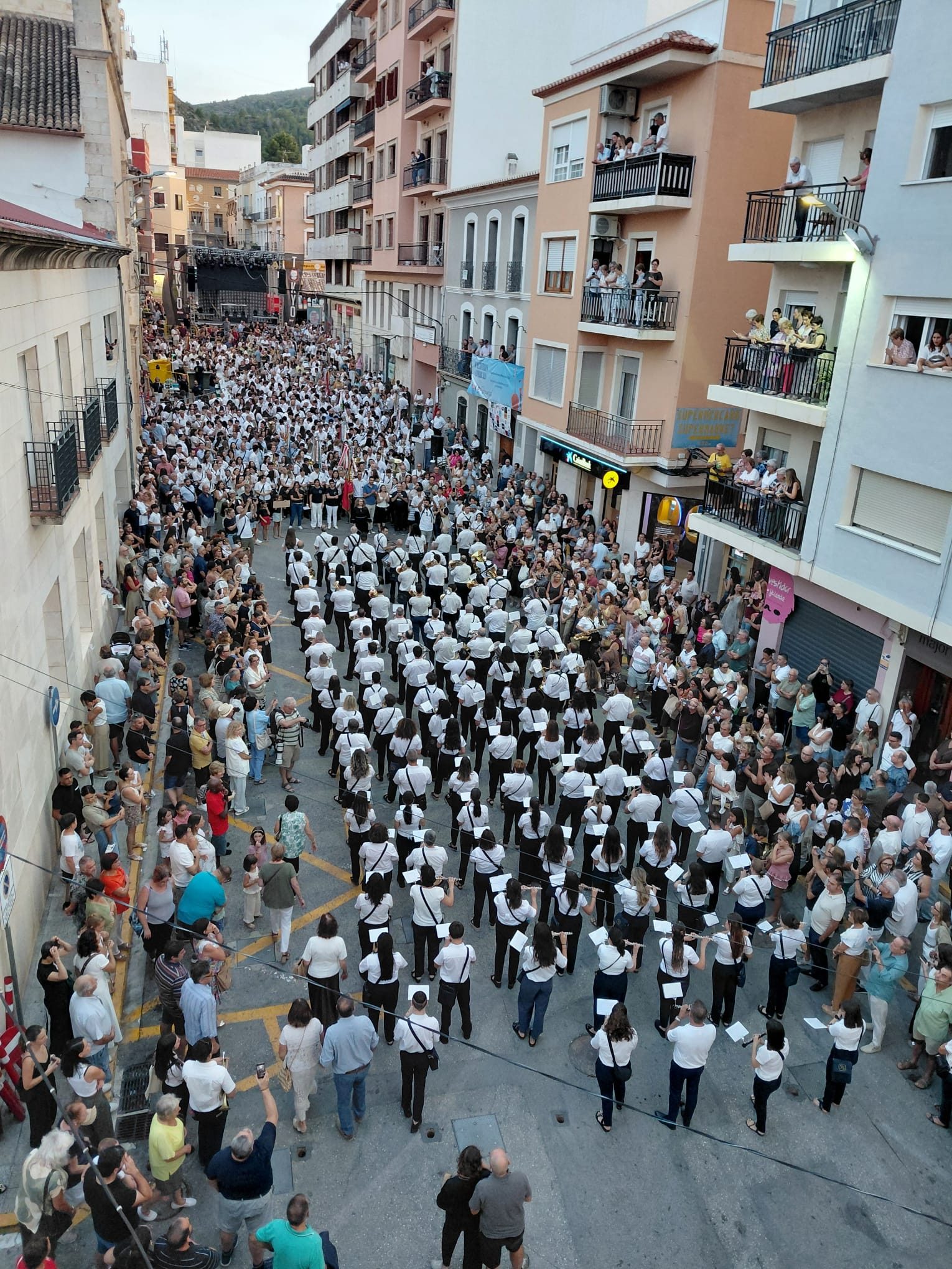 LES BANDES DE GATA, UNIÓ MUSICAL (1870) I CODA (2008), PARTICIPEN A PEDREGUER EN LA MULTITUDINÀRIA TROBADA DE BANDES DE LA MARINA ALTA, EN EL 75 ANIVERSARI DE LA SEUA BANDA