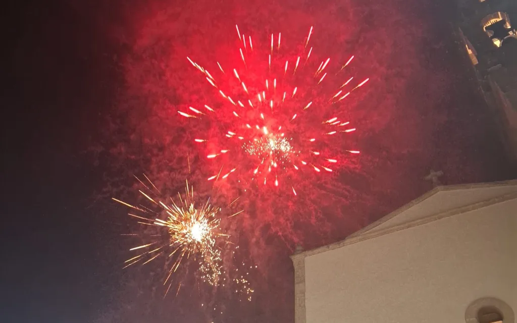 LA MISSA, PROCESSÓ I CASTELL TANQUEN LES FESTES DE SANT MIQUEL A GATA