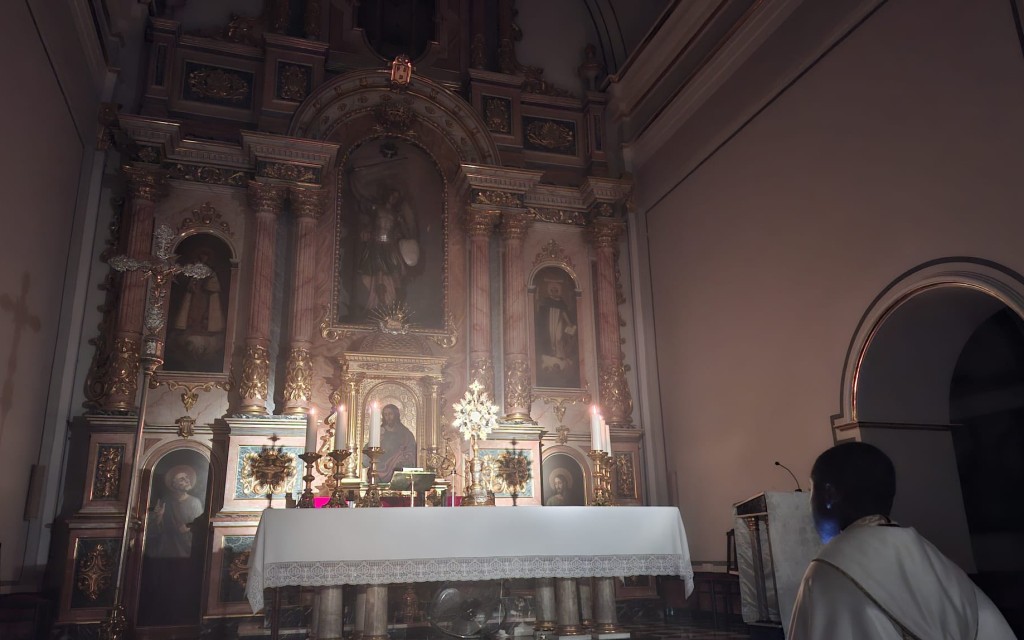 HUI, MISSA D'ACCIÓ DE GRÀCIES DEL RECTOR QUE ENS DEIXA, DON CELESTINO ALÓ. Acabarà el seu ministeri a Gata el dia de Sant Miquel. Ha estat tres anys a la parròquia