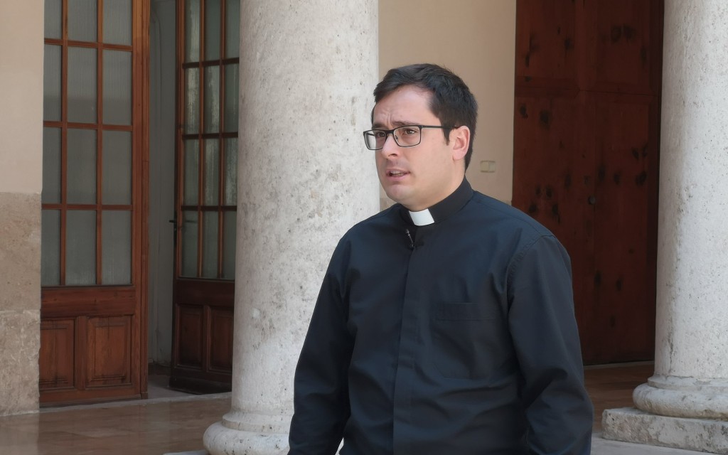 DEMÀ DIUMENGE, ENTRADA A LA PARRÒQUIA DE GATA DEL NOU RECTOR DON ENRIQUE SAIZ ZAMORANO. És natural de Alfafar i deixa la parroquia de Santa Bárbara de Casinos