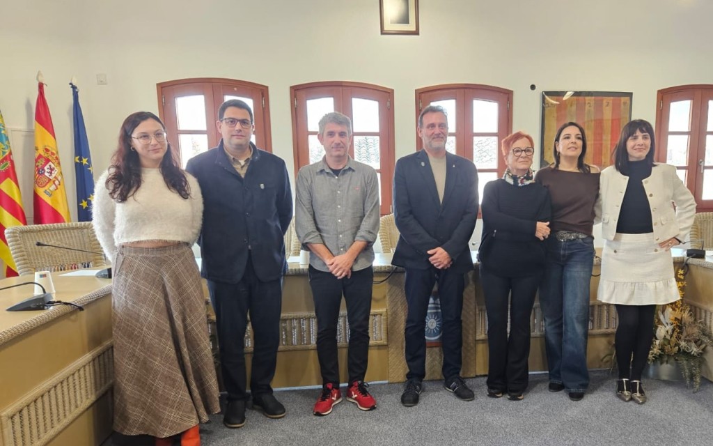 EL SOCIALISTA ANTONIO JOSÉ SIGNES COSTA ACCEDEIX A L’ALCALDIA, SEGONS L'ACORD DEL PACTE COMPROMÍS-PSOE. SITUACIÓ HISTÒRICA I INÈDITA A GATA. És l’alcalde 39 des de 1900 i el desé des de la democracia de 1979