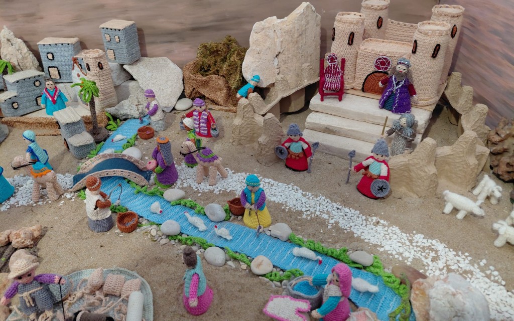 CONEIXEU EL BETLEM DE PUNT DE GANXO DE ROSARIO MONFORT? Enguany incorpora un arbre de nadal amb complements fet amb la mateixa tècnica