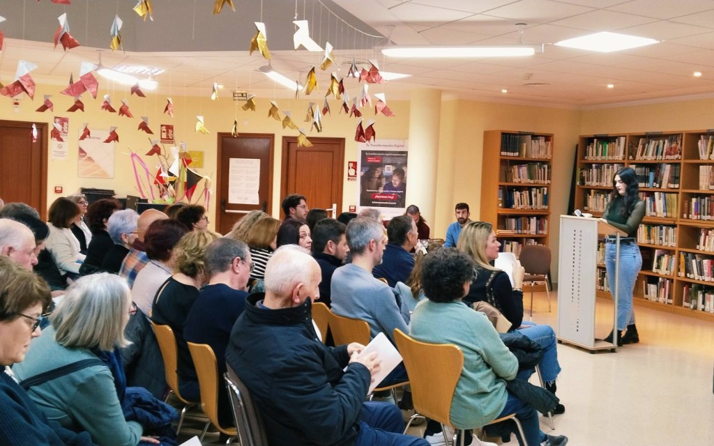 SENTIT HOMENATGE A LA VEÏNA POETESSA DE GATA ANNA MULET PEDRÓS: A la biblioteca "Carme Miquel i Diego" amb recital de poesies d'ella, als cinc anys del seu decés